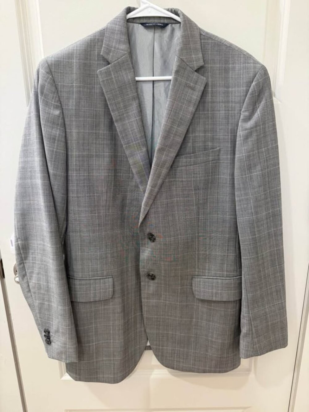 Banana Republic – Tailored Fit (40R)